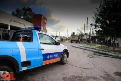 Cuadrillas de Berazategui asisten en zonas afectadas por la tormenta