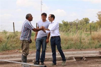 Marcos Pisano recorri� la obra de pavimento en Pirovano