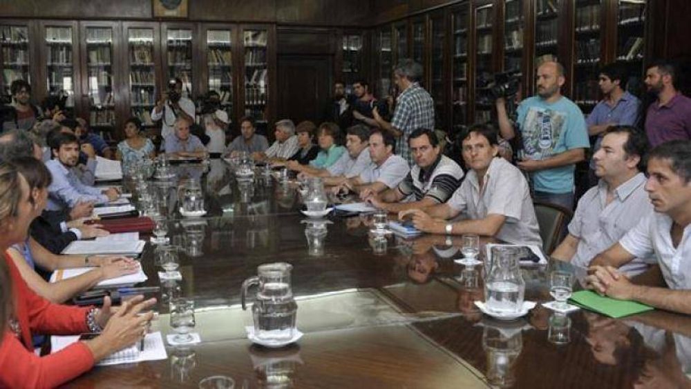 Fracas� la paritaria: docentes rechazaron el 18 por ciento que ofreci� Provincia