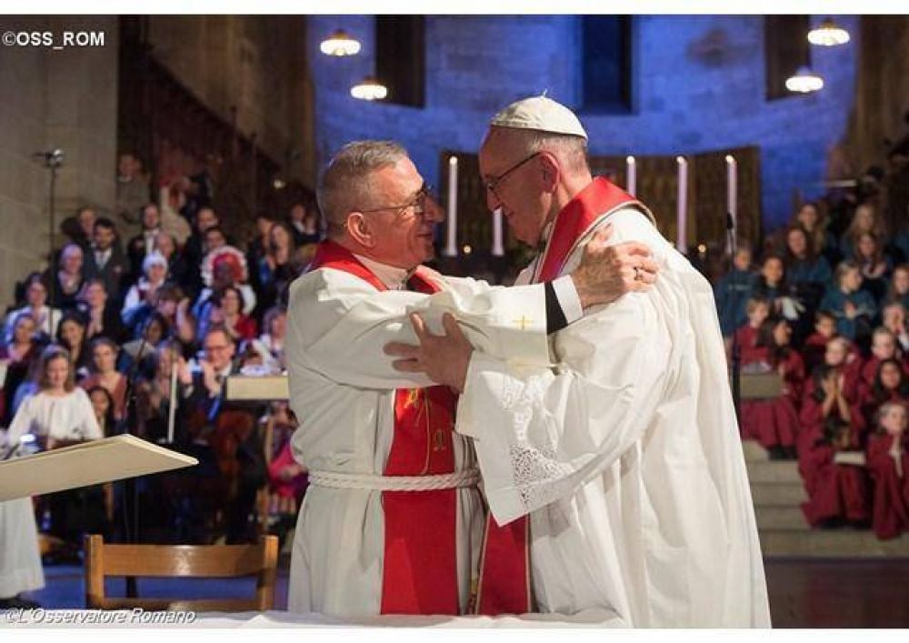 Caminar juntos sin cansarnos en servicio a quienes m�s sufren, dijo el Papa