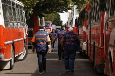 Invasi�n de micros escolares en La Plata: presi�n y marcha atr�s