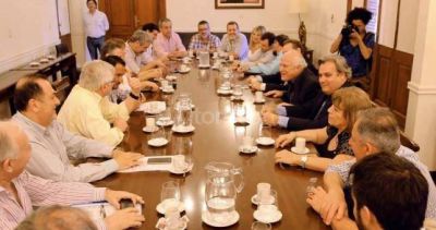 Santa Fe se desmarca y dice que las paritarias estatales no tienen piso ni techo