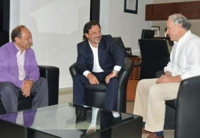 S�enz se reuni� con Canepa y Villada para analizar la agenda legislativa