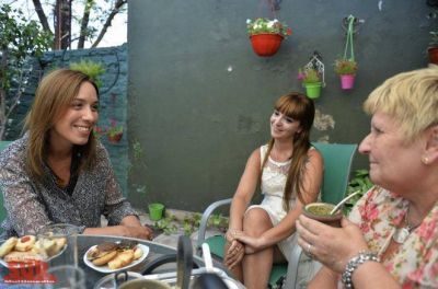 Vidal visit� a la directora de una escuela de Villa Jard�n, Lan�s