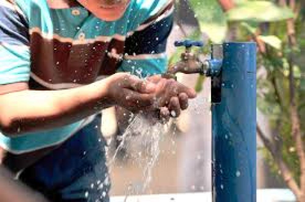Unen fuerzas para proveer agua potable a millones de personas
