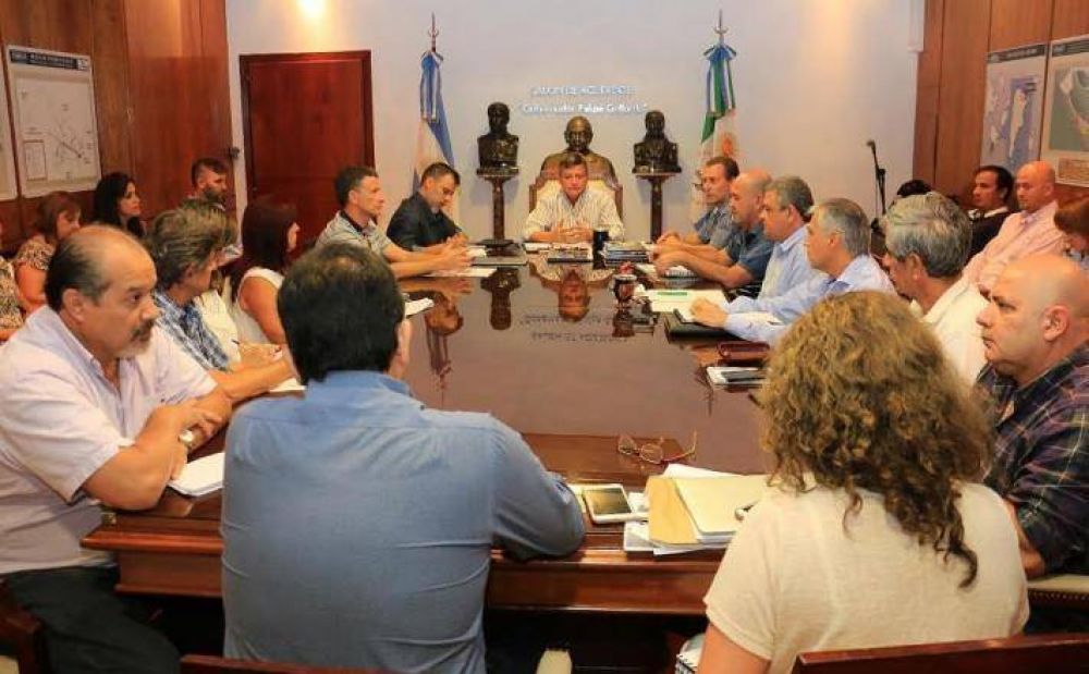 Peppo reuni� a su gabinete y adelant� la reactivaci�n de la construcci�n de 3000 casas