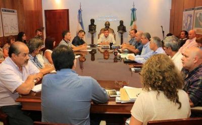 Peppo reuni� a su gabinete y adelant� la reactivaci�n de la construcci�n de 3000 casas