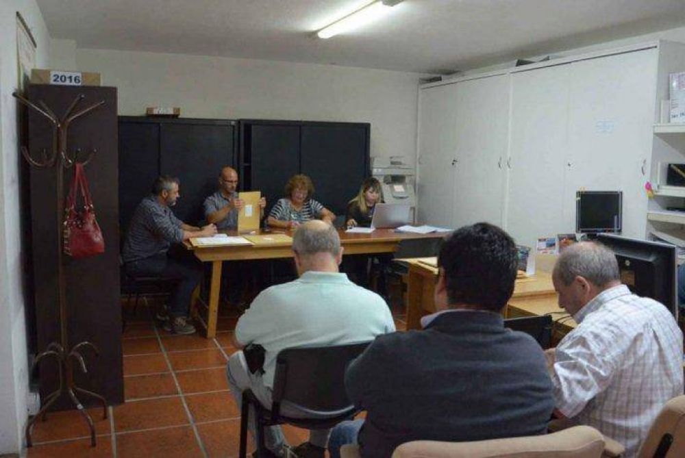 Licitaron obras de bacheo para caminos rurales