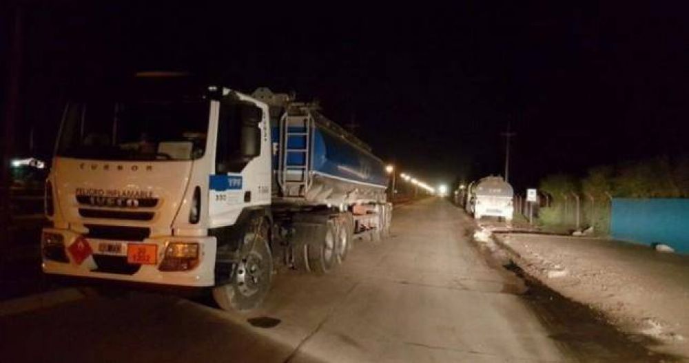 Camioneros paraliza la distribucin de combustible de YPF en Nuequn