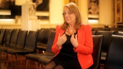 Alicia aument� sueldos de funcionarios por decreto y hay pol�mica