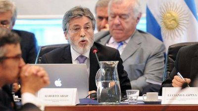 Un juez rechaz� la suspensi�n del decreto que permite a familiares de funcionarios ingresar al blanqueo