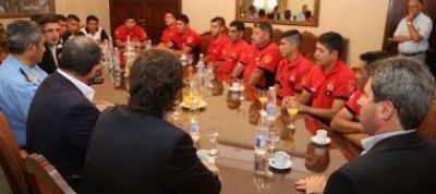 U�ac distingui� a brigadistas que colaboraron con Chile