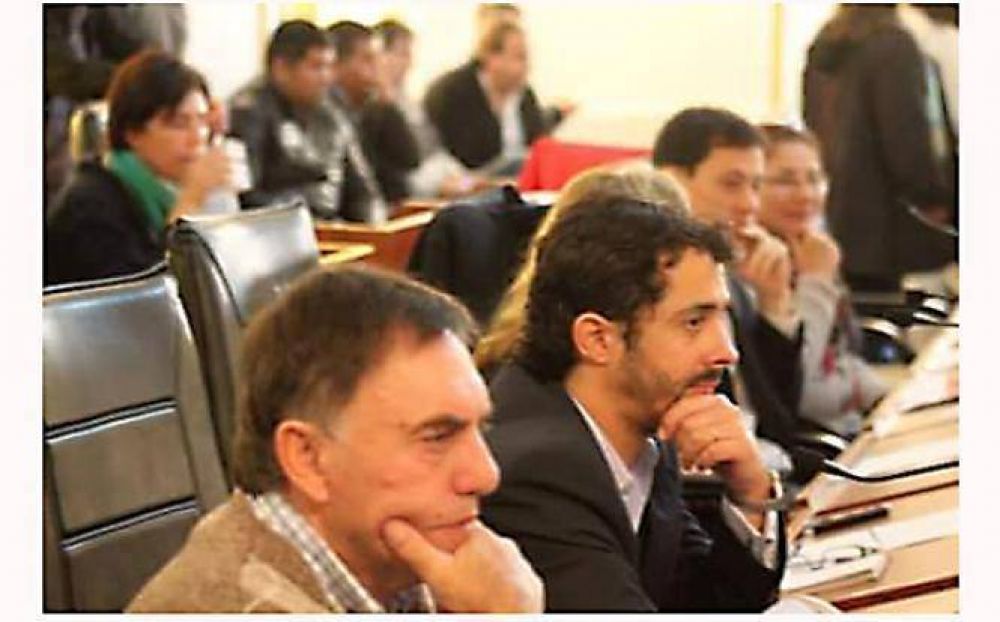 El massismo acusa al Ejecutivo de �cajonear� ordenanzas y pedidos de informe
