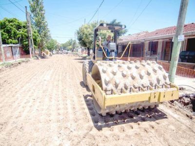 Molina supervis� las obras de repavimentaci�n en Smith