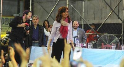 Cristina ya empez� a meter el tarifazo en su campa�a bonaerense