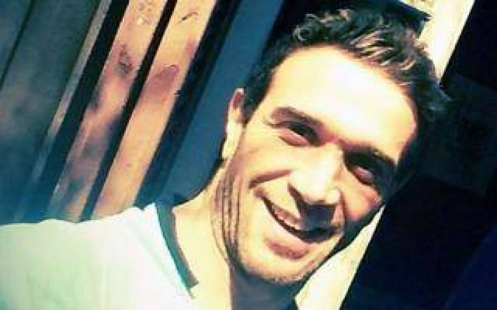 Esc�ndalo por la foto de un funcionario de San Antonio de Areco fumando marihuana