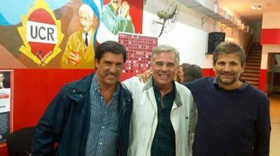 Mientras define su futuro, Ciano se mostr� con dirigentes de la UCR