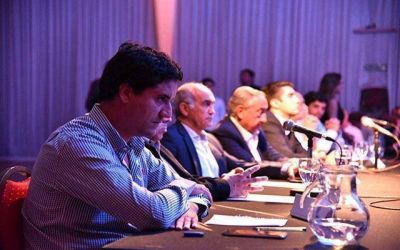 �Nos jugamos consolidar la democracia republicana o caer en el populismo autoritario�