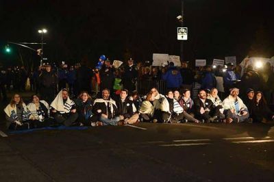 Arrestaron a 19 rabinos en una protesta contra Donald Trump