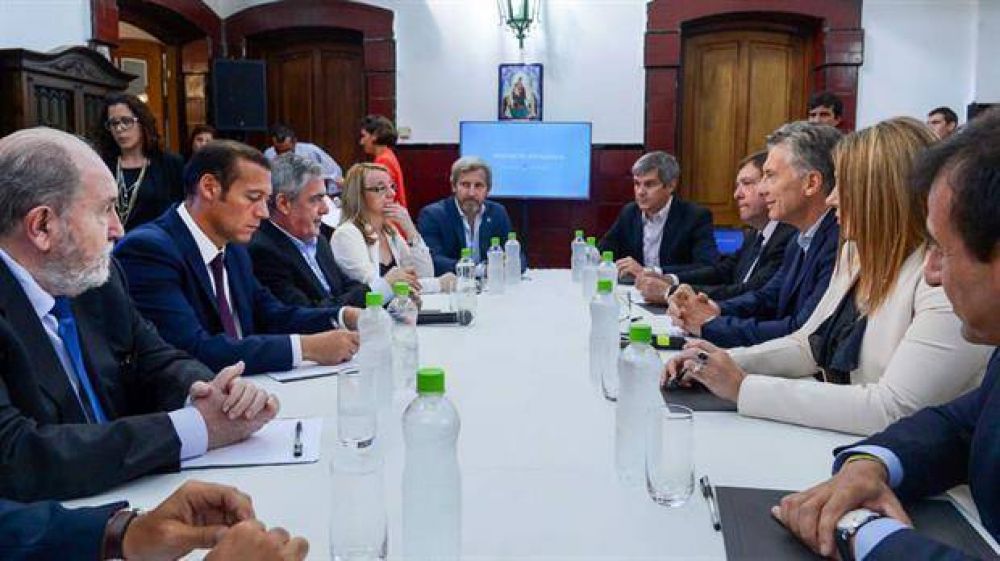 Mauricio Macri se reunió con gobernadores y abordó el 