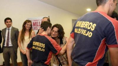 Corpacci entreg� aportes a las instituciones beneficiarias del bingo