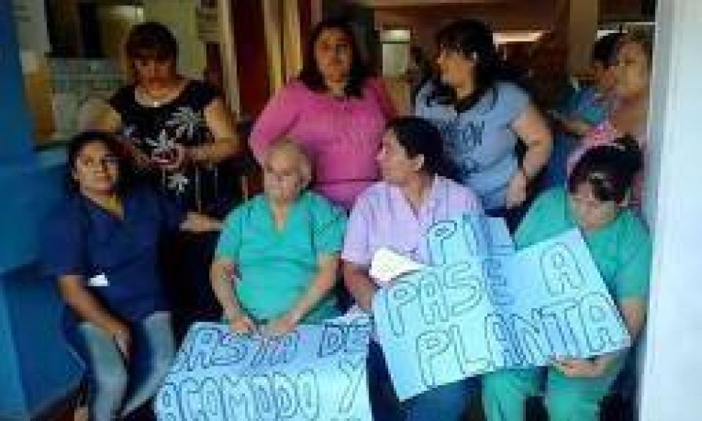 Los PIL del Vera Barros se vuelven a encadenar en el hospital