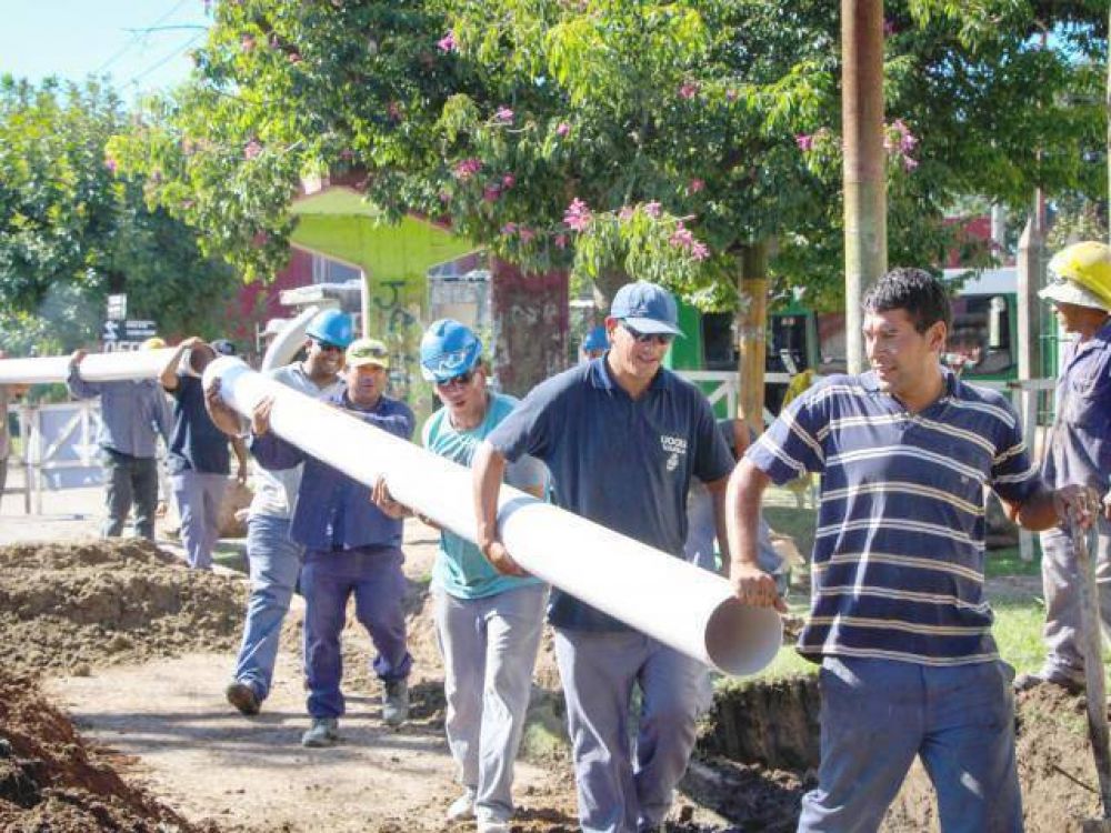 Molina supervis� obras de cloacas en barrios de Solano