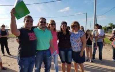 Carlos Casares: Entregan 60 terrenos para que la gente construya su propia vivienda