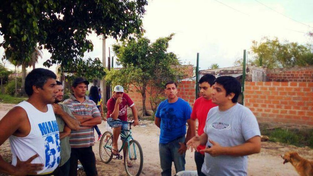 Mario Arce contina su visita a diferentes barrios de la ciudad