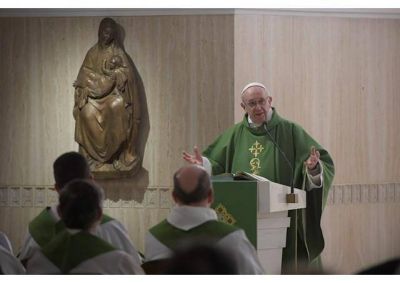 Homil�a del Papa: sin la mujer no habr�a armon�a en el mundo