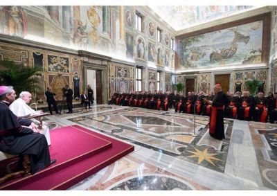 Papa: Humanizar la educaci�n impulsando la cultura del di�logo