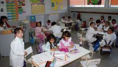 Por falta de vacantes, el Gobierno hizo �aulas multiedad�