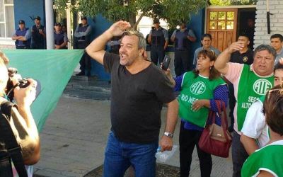 El l�der de ATE recuper� su libertad, tras diez horas de arresto