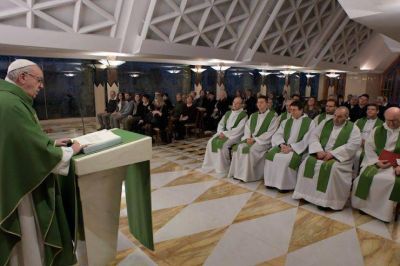 Francisco en Sta. Marta: �Dios hizo a la mujer para que tuvi�ramos una madre�