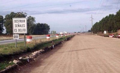 Arrancaron las obras para la doble mano entre Necochea y el acceso a Quequ�n