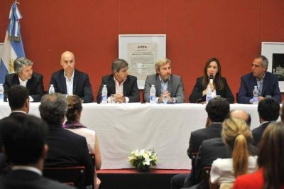 La Provincia firm� junto a la Ciudad Aut�noma de Buenos Aires un convenio de cooperaci�n con la UIF