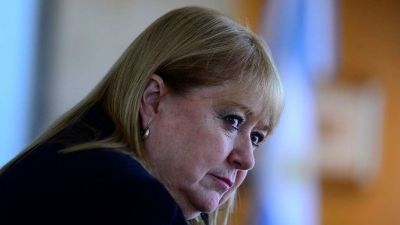 Tras algunos esc�ndalos, Susana Malcorra les pidi� a los diplom�ticos que se moderen en Facebook y Twitter