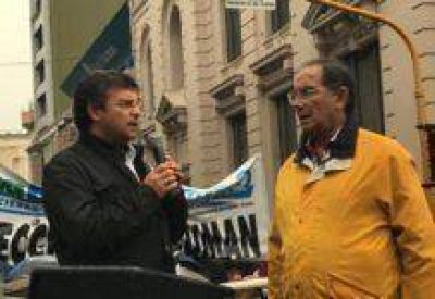 �As� como hoy atacan nuestras paritarias, ma�ana ir�n por los puestos de trabajo y las condiciones laborales�