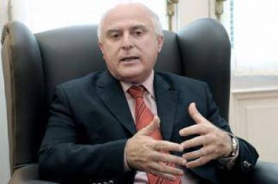 El gobernador santafesino plante� una paritaria docente sin piso ni techo, pero ve l�gico entre 18 y 20% de aumento