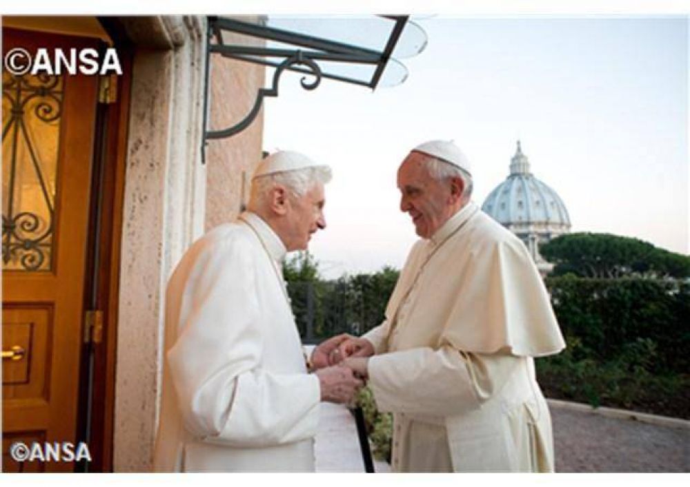 El Papa emrito reza por la Iglesia y por su Sucesor