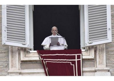 Papa: ser cristianos �no �de fachada�, sino de sustancia!