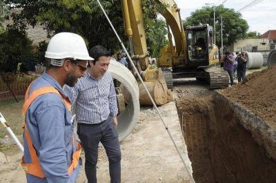 Nardini superviso la obra hidr�ulica en marcha en el barrio El Cruce