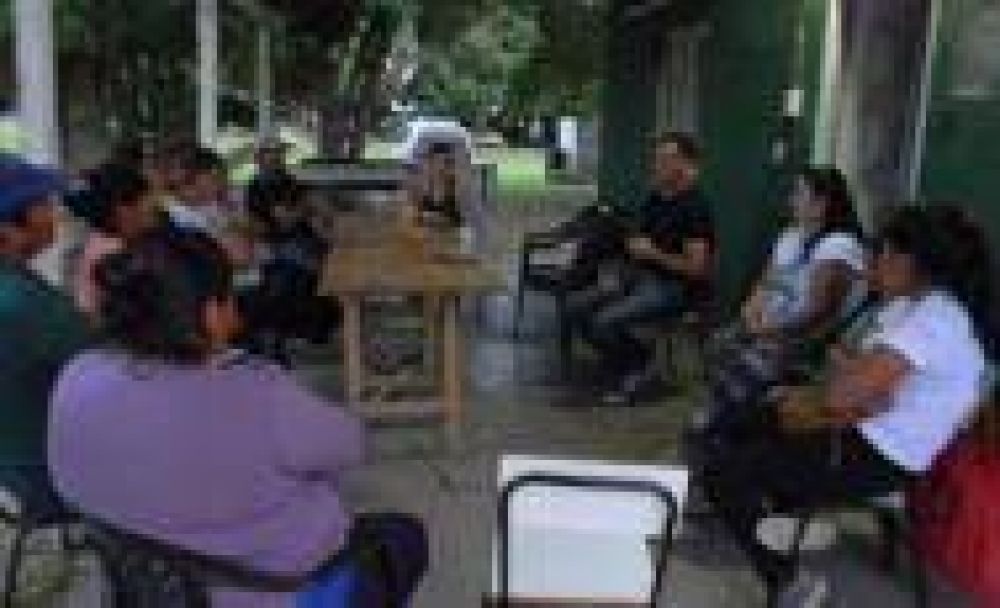 La Plata: Lugli se reuni� con productores frutihort�cola de la zona