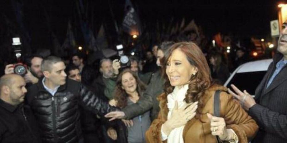 CFK busca ordenar la tropa: regresa a Buenos Aires con una intensa agenda poltica