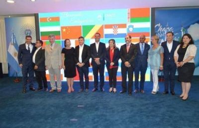 Peppo recibi� a un grupo de embajadores extranjeros