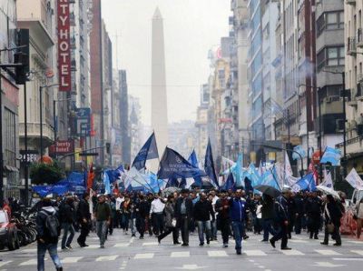 Bancarios definen hoy si convocan a un paro de 24 horas