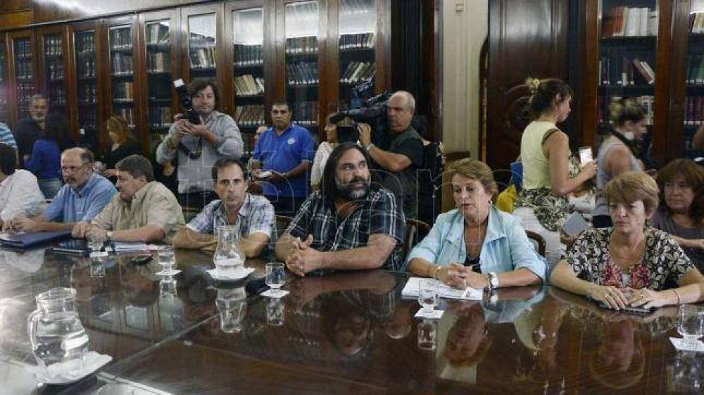 Los gremios docentes muestran unidad y piden a Vidal nueva convocatoria a paritarias