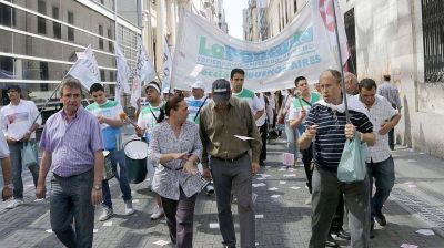 Con el paro bancario arranca ofensiva sindical para doblegar tope oficial de 18% a paritarias