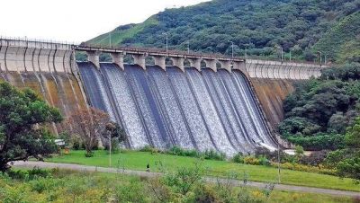 �La soluci�n para la falta de agua ser�a un dique de agua potable�