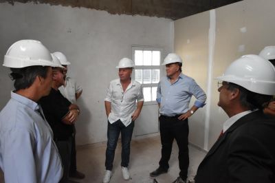 Amaya y Mac Allister recorrieron obras de vivienda en La Pampa